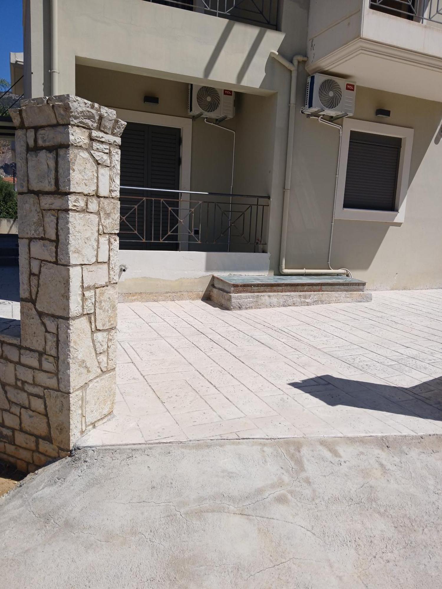 Simple, Calm And Luxurious Apartment Kalamata Exterior photo